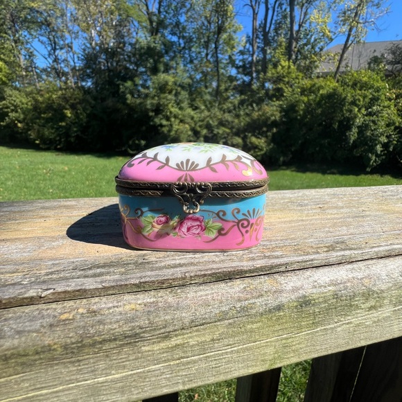 Vintage porcelain trinket box., - Picture 2 of 12